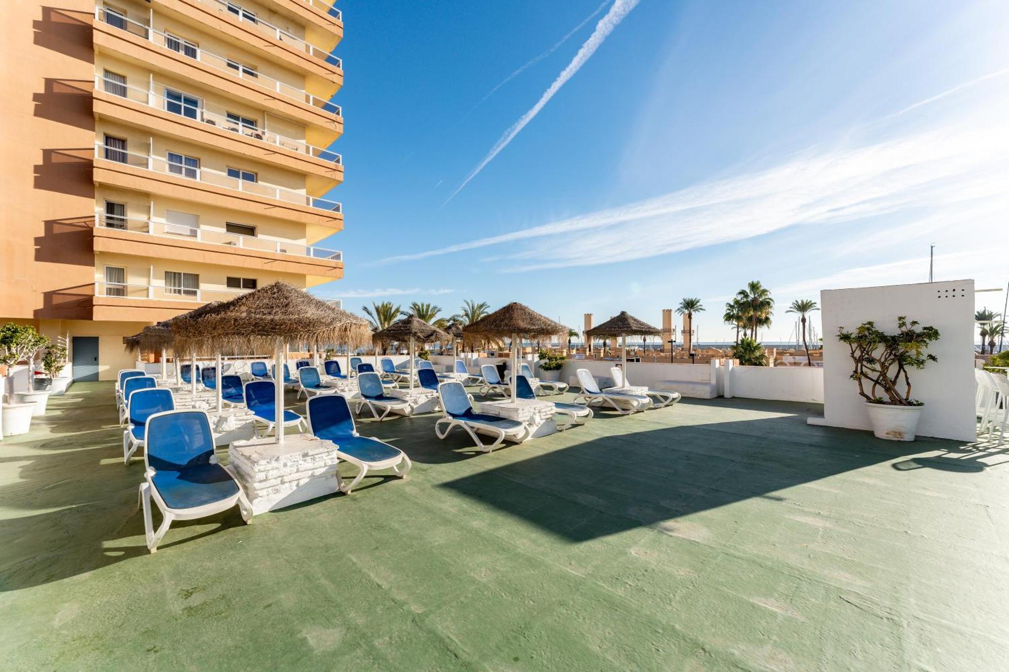 פואנגירולה Pyr Studio Apt Partial Seaview מראה חיצוני תמונה