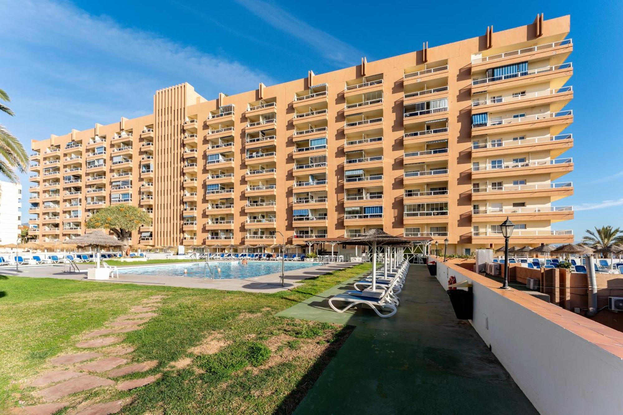 פואנגירולה Pyr Studio Apt Partial Seaview מראה חיצוני תמונה