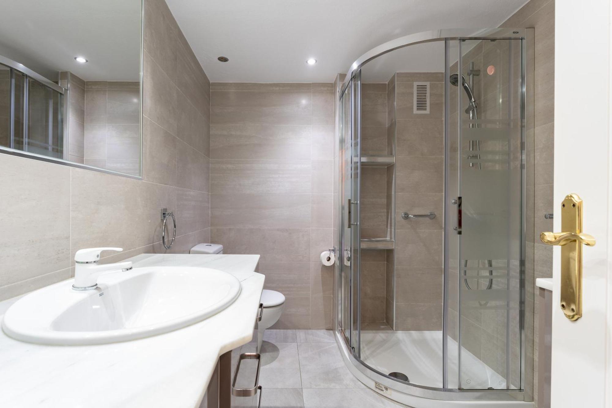 פואנגירולה Pyr Studio Apt Partial Seaview מראה חיצוני תמונה