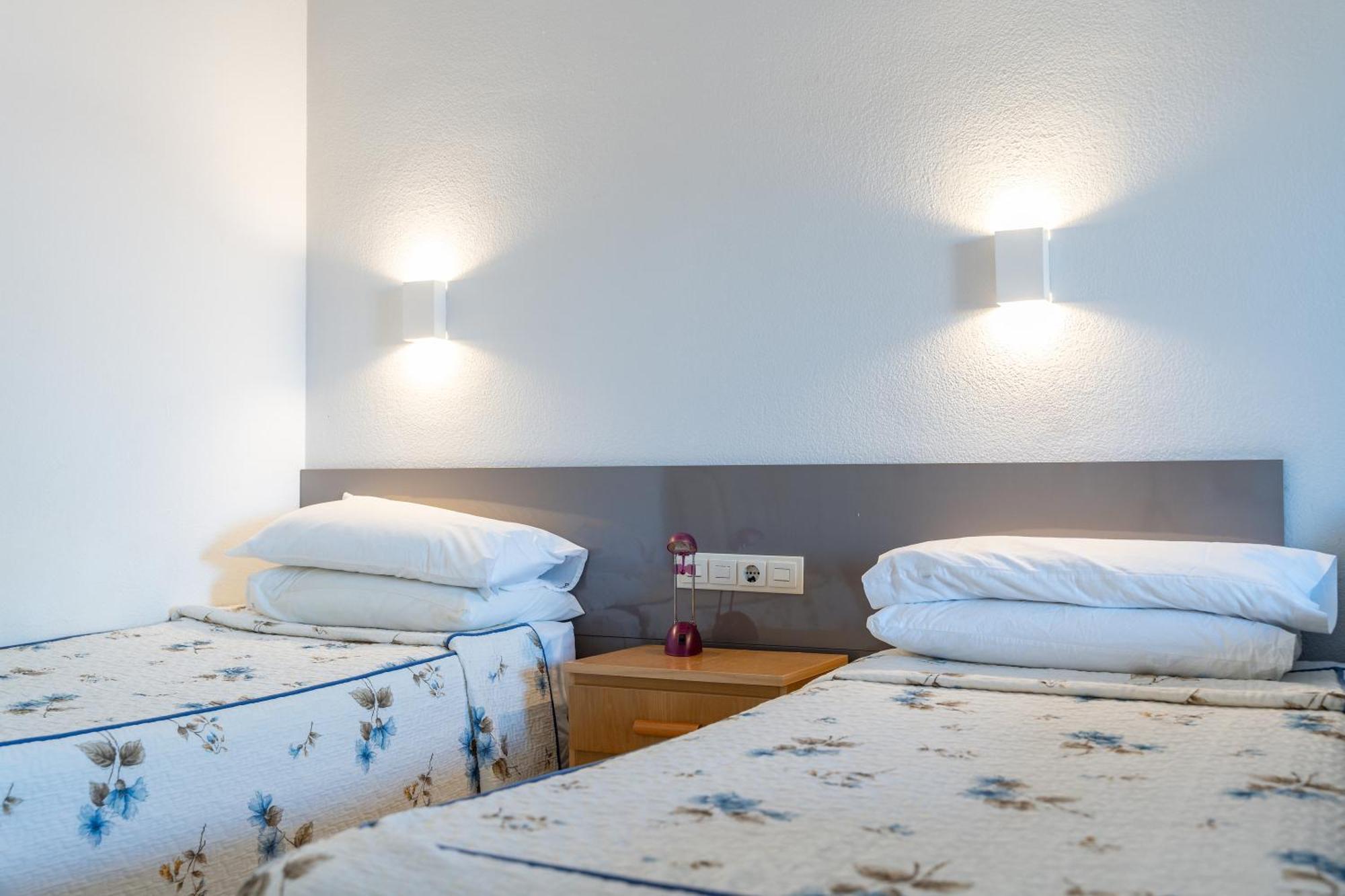 פואנגירולה Pyr Studio Apt Partial Seaview מראה חיצוני תמונה
