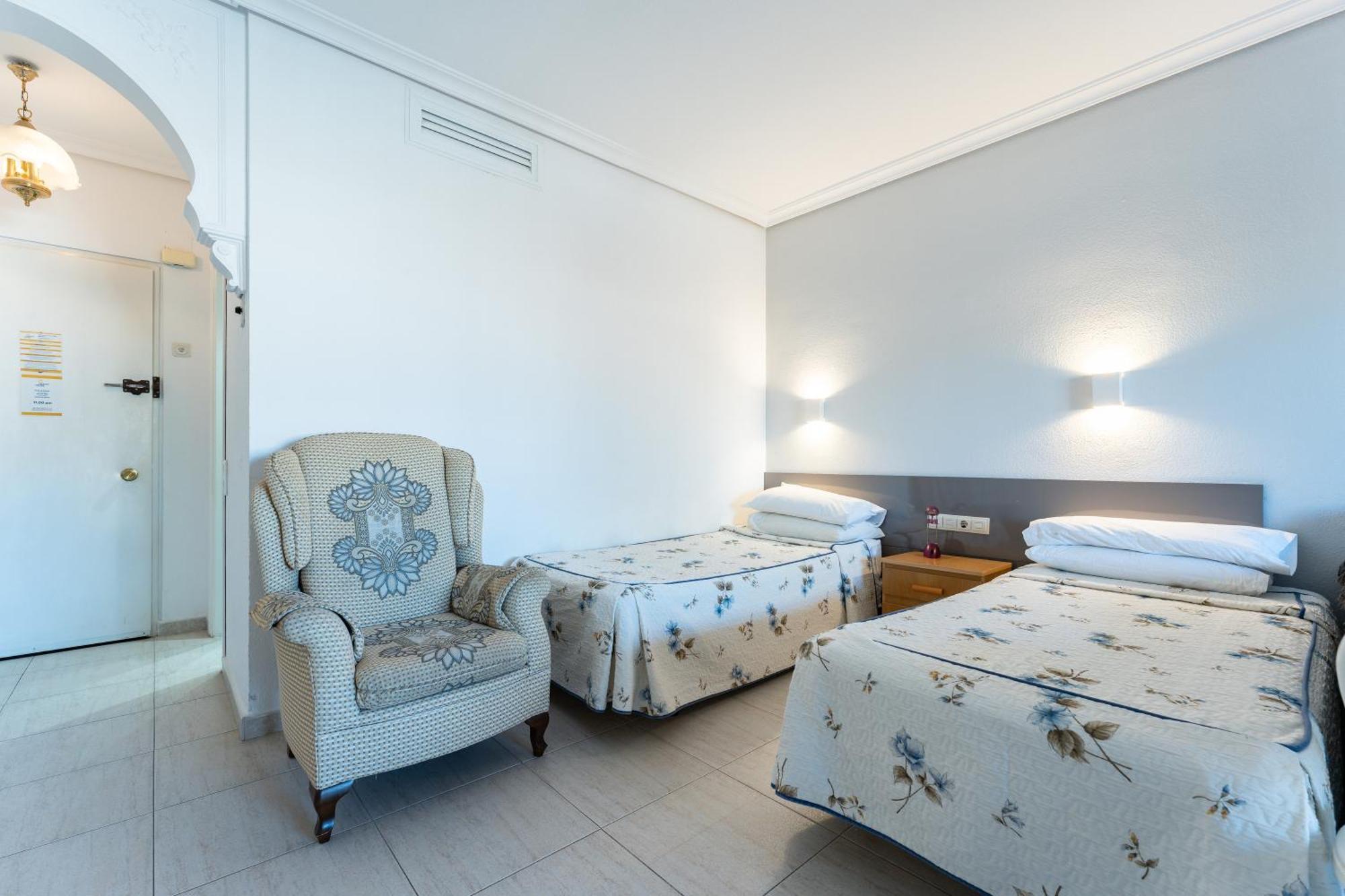 פואנגירולה Pyr Studio Apt Partial Seaview מראה חיצוני תמונה