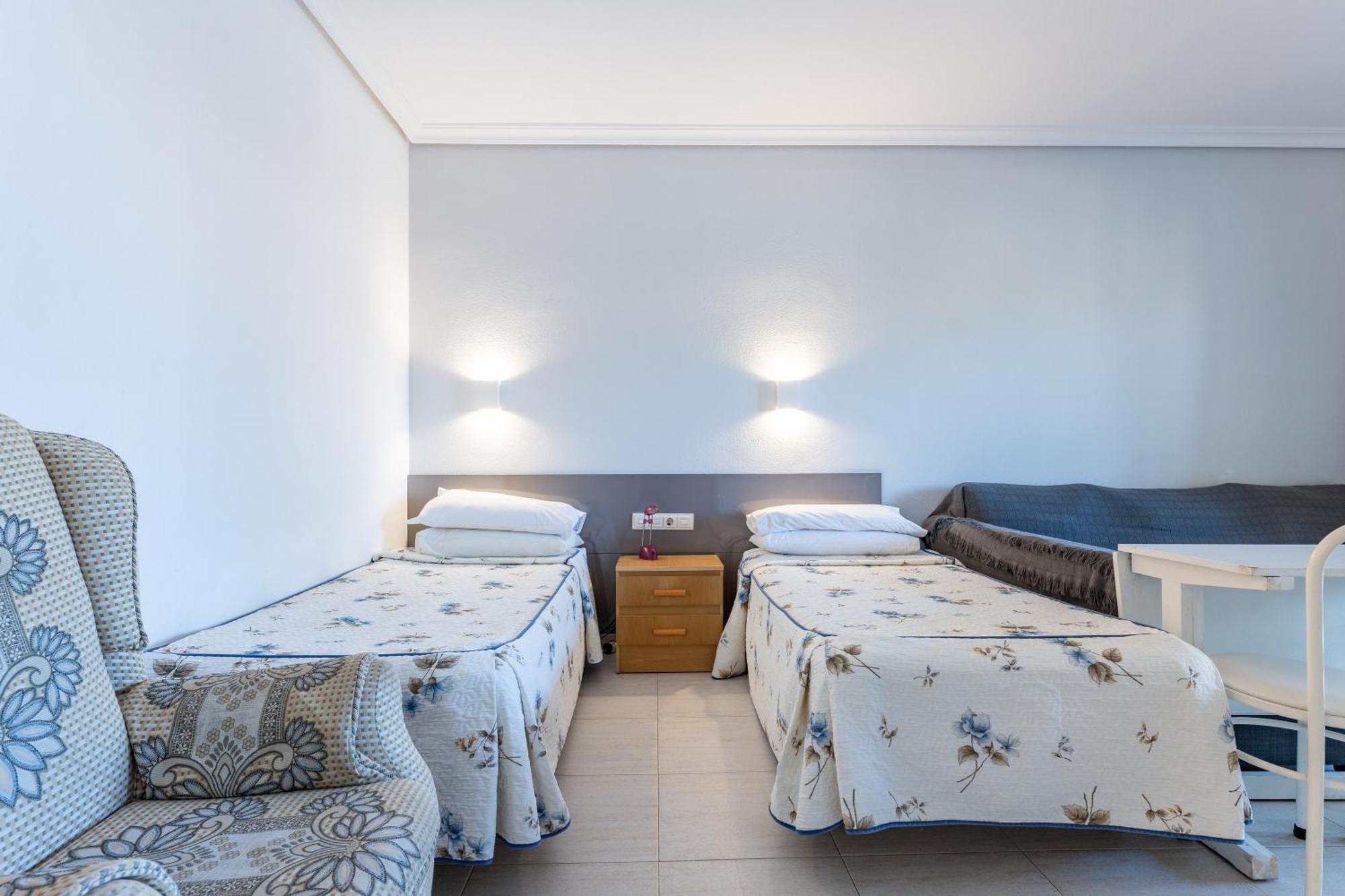 פואנגירולה Pyr Studio Apt Partial Seaview מראה חיצוני תמונה